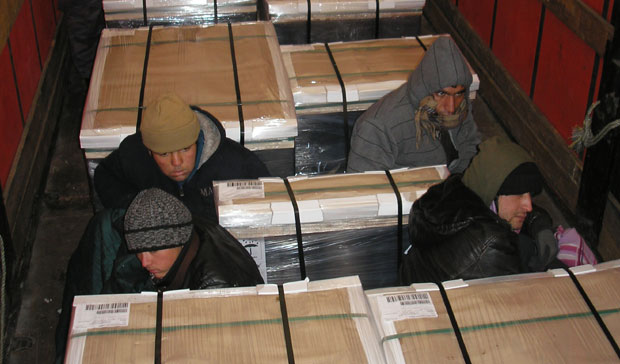 Полиција у два возила открила 14 илегалних миграната из Сирије и Пакистана