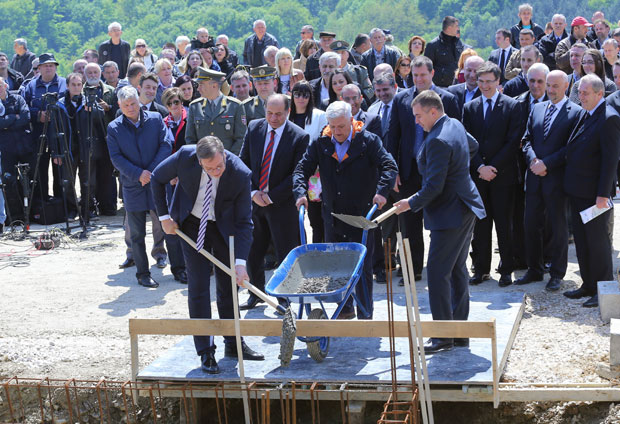 Шест пута више за војну индустрију