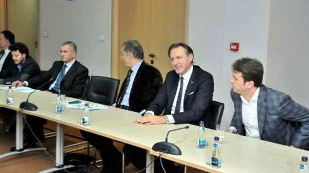 Мило отворио врата опозицији