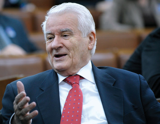 Шпијунка: Мићун најзад узима гонг