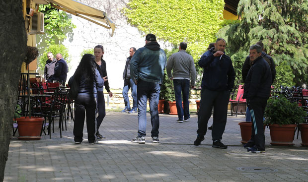 Упуцао се испред кафића