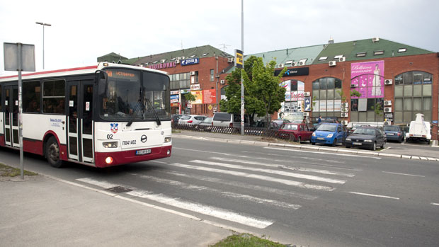 Видиковац: Аутобус ударио трудницу, превезена на реанимацију