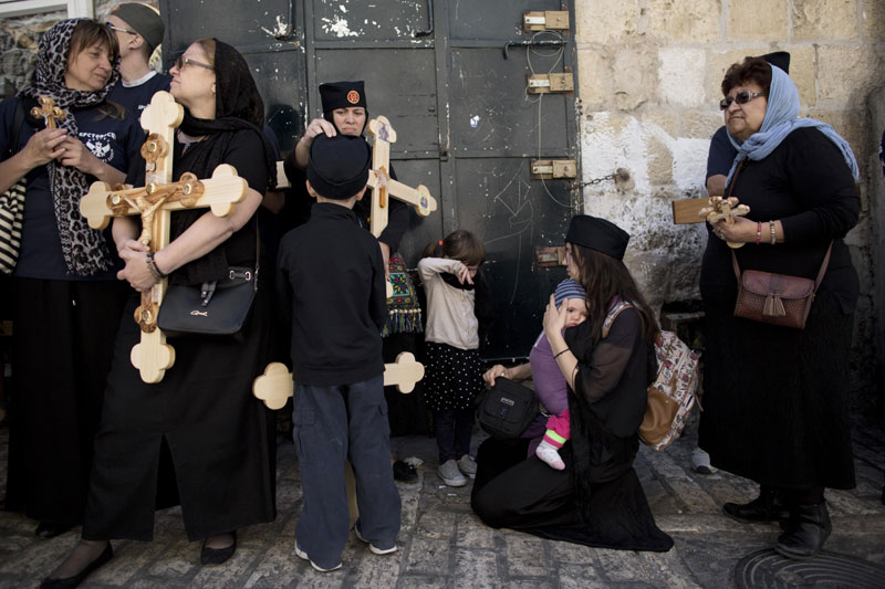 Неколико хиљада православних верника у Јерусалиму уочи Ускрса