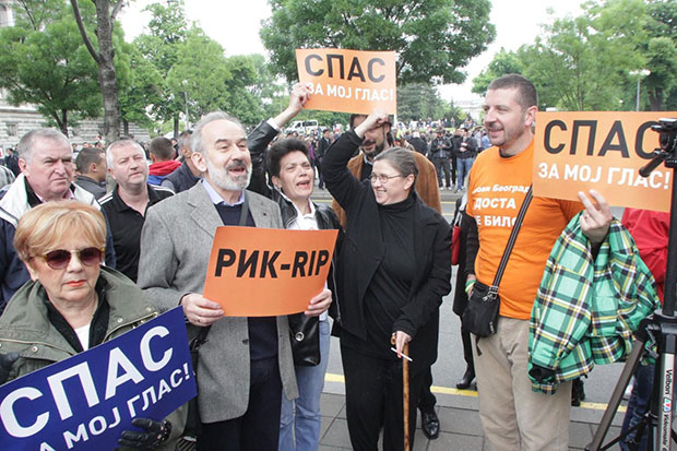 ПРОТЕСТ ИСПРЕД РИК-а: Стефановић - Срамотно понашање опозиције; Рашковић Ивић - Ћераћемо се још