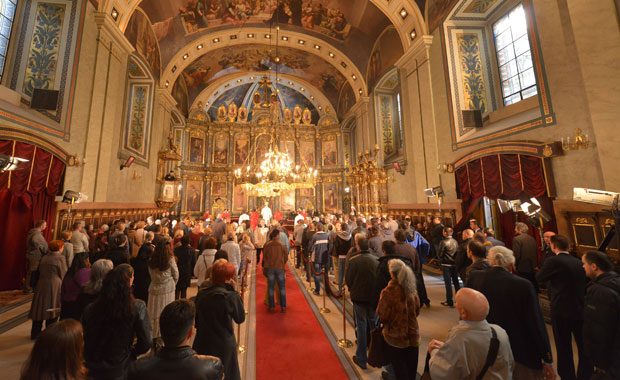 Излетишта празна, православни храмови пуни (ФОТО,ВИДЕО)