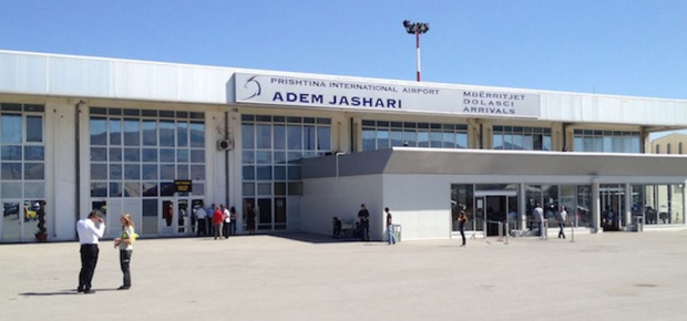 Приштина: Авион из Турске слетео ван писте