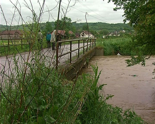 Рибарска река поплавила само оранице