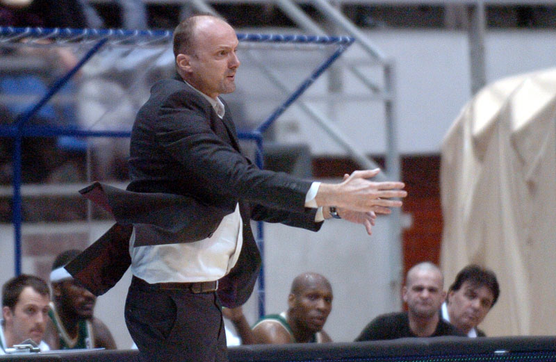 ВИДЕО: Здовц се замало потукао са својим играчем