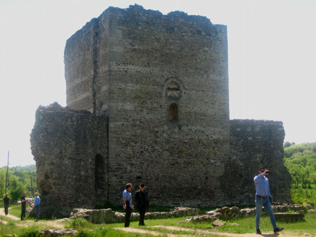 Странци обнављају Кулу Тодора