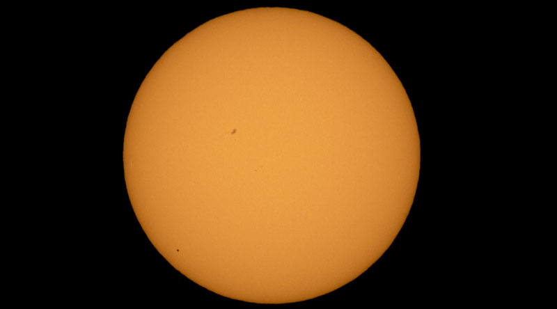 Планета Меркур данас у транзиту између Земље и Сунца