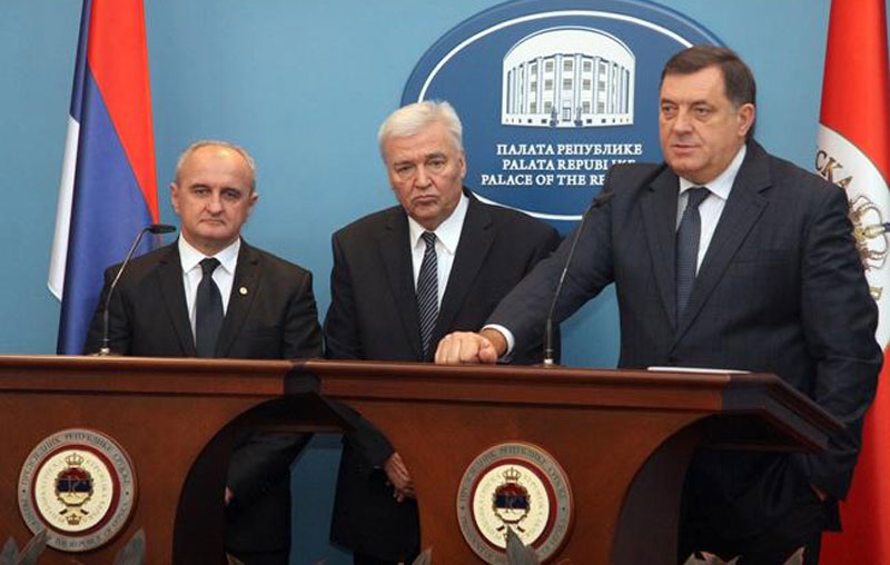 Додик: Плаћа их Турска! Тадић: Режим у страху!