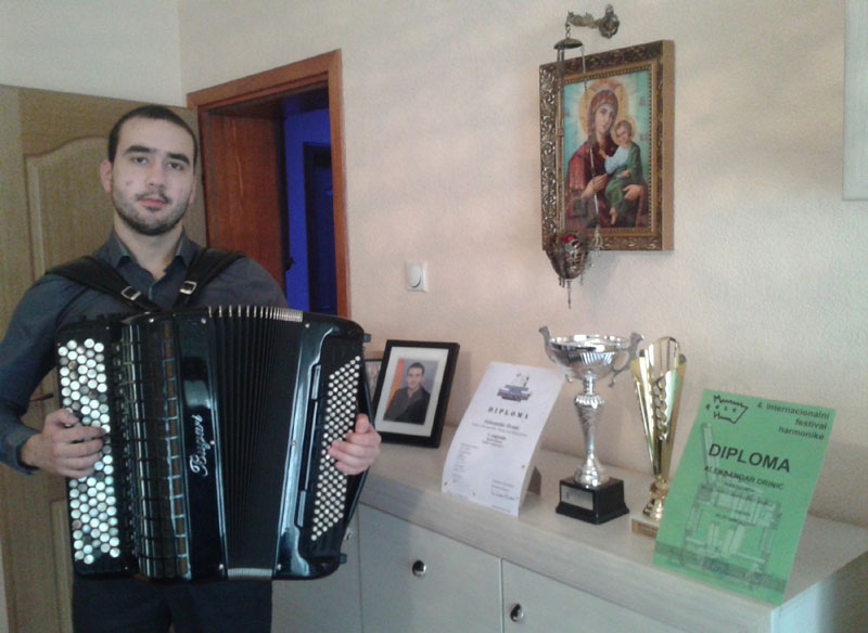 Ни дан без хармонике