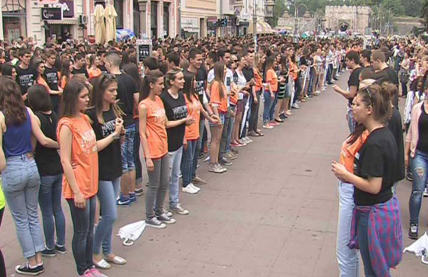 Рат и око кадрила