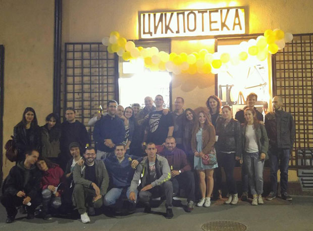 Салон за бицикле и уметнике