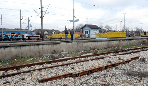 Лопови би украли и вагоне