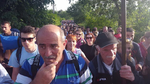 Ходочасници хрле на Oстрог