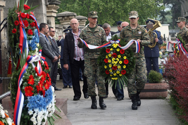 Животи војника у темељу земље