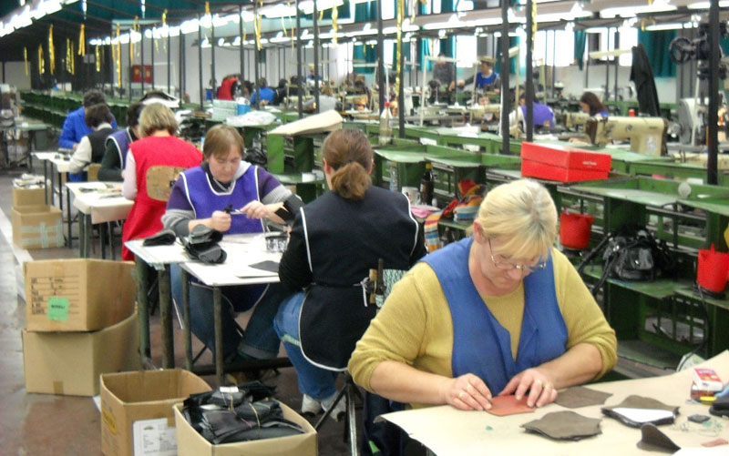 Посла има за две смене