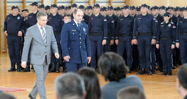 Сремска Каменица: Униформа мора да се заслужи