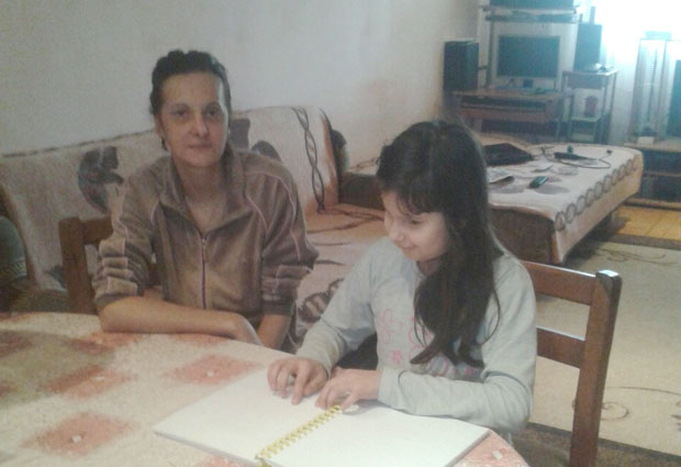 Слепа Николина ићи ће колима у школу!