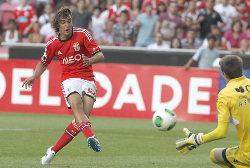 Бенфика машина за паре