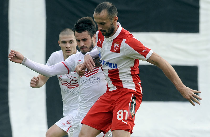 Сикимић: Волео бих да останем у Звезди