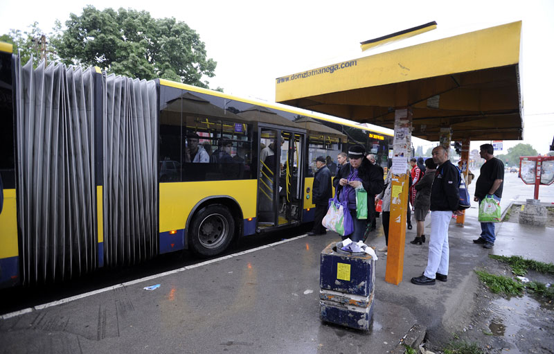Жена преминула на аутобуском стајалишту у Земуну