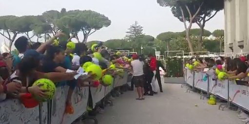 Навијачи у Риму окупирали и одушевили Ђоковића (ВИДЕО)