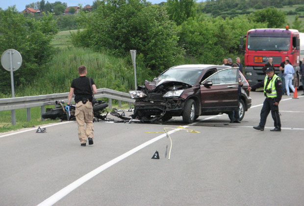 ТРАГЕДИЈА КОД БОРА: Мотоциклиста погинуо у судару са џипом (ФОТО)