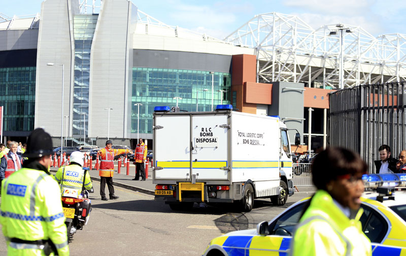 ДРАМА У МАНЧЕСТЕРУ: Бомба пронађена и уништена на Олд Трафорду! (ФОТО)
