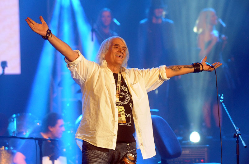 Рокенрол и на небу и на земљи