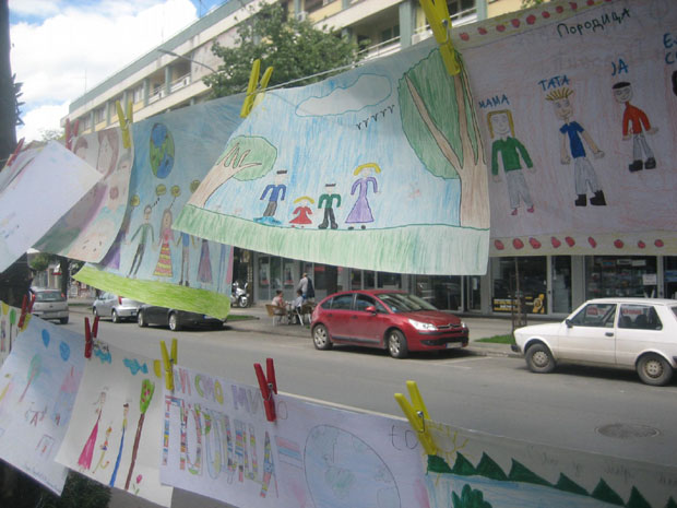 Крушевљани оборили рекорд: На штрику цртежи више од 2.000 аутора!