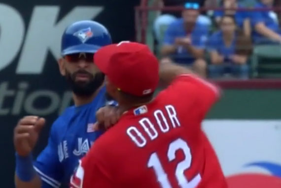 Хаос на утакмици: Одор ударио Баутисту и изазвао општу тучу