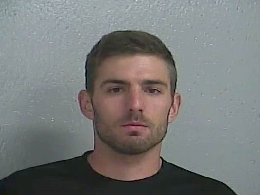 САД: Србин тениски тренер оптужен за силовање студенткиње!