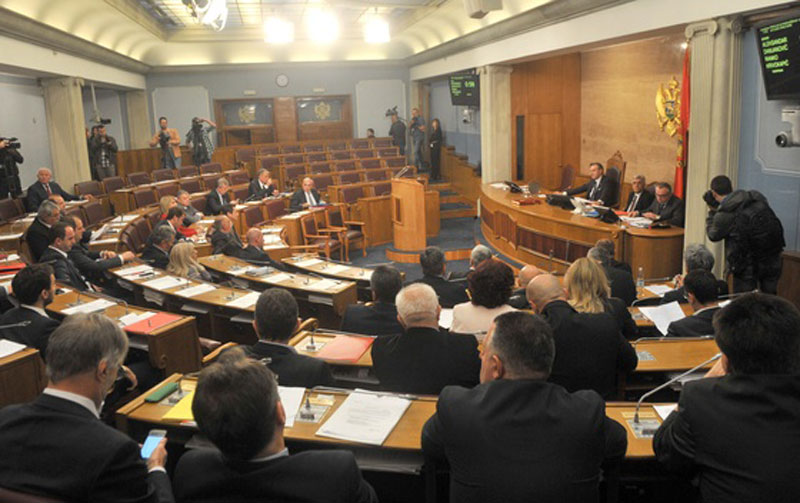 Микрофон само опозицији