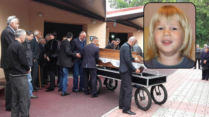 ПОДГОРИЧАНИ У СУЗАМА: Сахрањен Огњен Ракочевић (11)