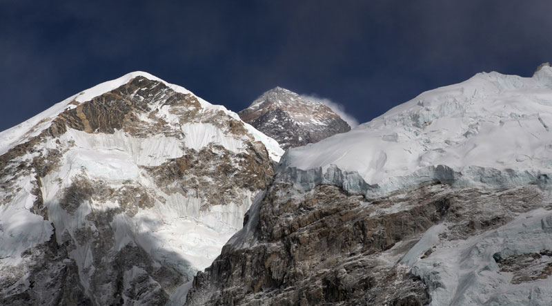 Више од 150 планинара на Монт Евересту после побољшања времена