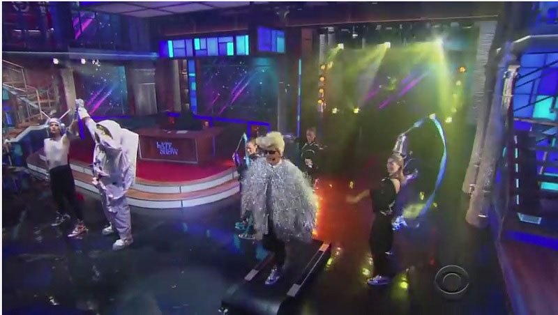 ВИДЕО: Амерички комичар исмејао Евросонг