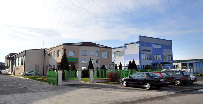 Газдама уз зајам дају и плац џабе