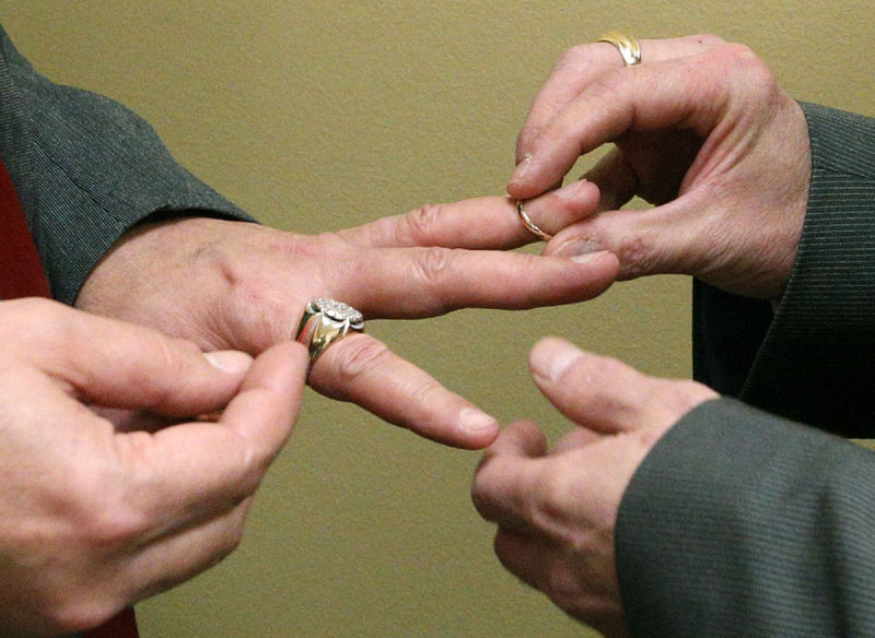 Протестантска црква у Шкотској одобрила геј брак свештеницима