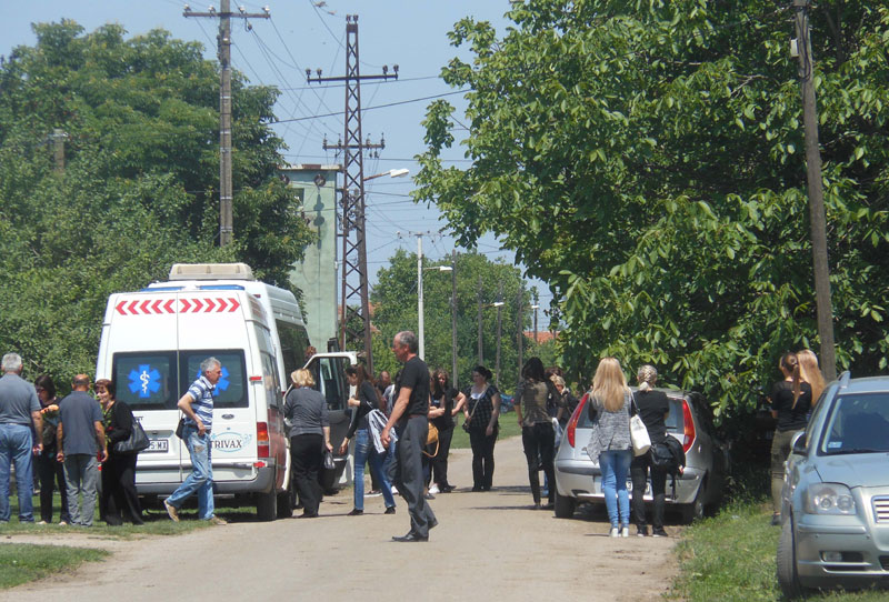 Испраћај медицинарки из Зрењанина: Драгица и Цветана почивају уз очеве