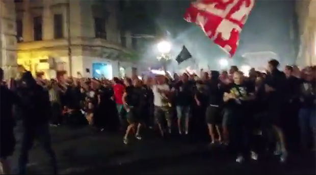 Навијачи Звезде прослављали титулу на улицама Београда