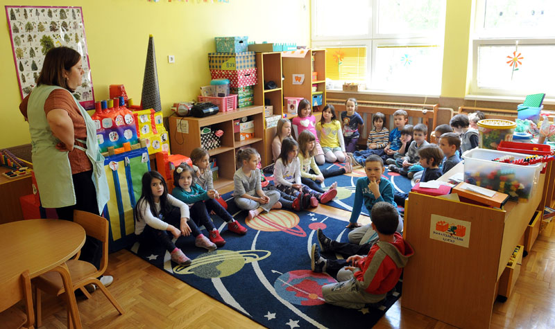 10.000 деце преко интернета у обданишта
