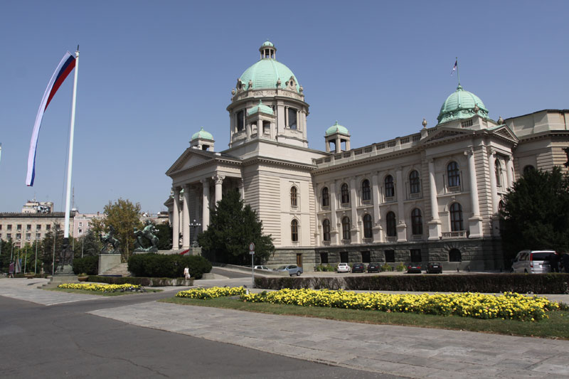 У клупама шест посланика са КиМ