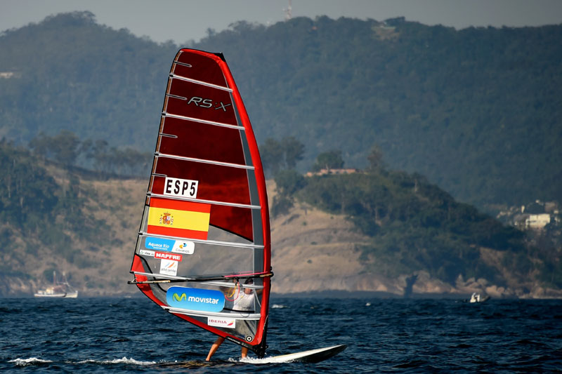 У Рију нападнуто троје шпанских једриличара