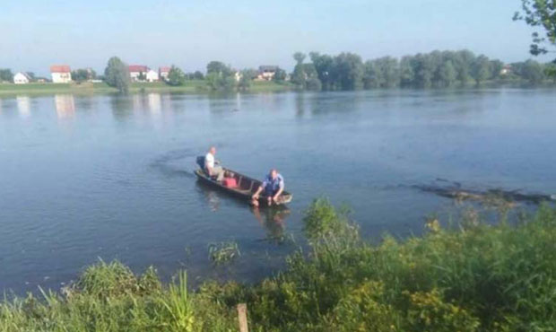 Покушао да се убије јер није имао пара да сахрани мајку