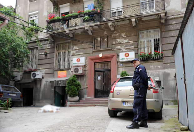 НЕСРЕЋА КОД БЕОГРАЂАНКЕ: Старица погинула после пада са терасе