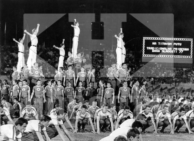 Остао Дан без младости