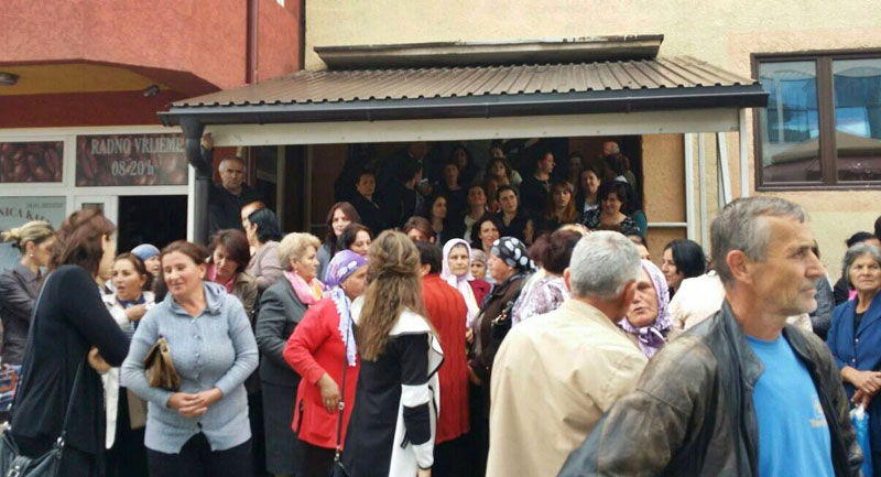 Рожаје: Мајке упале у зграду Завода за запошљавање