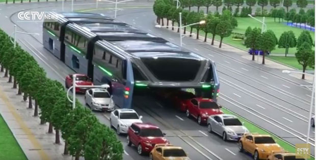 ВИДЕО: Аутобус будућности који опкорачује саобраћајну траку